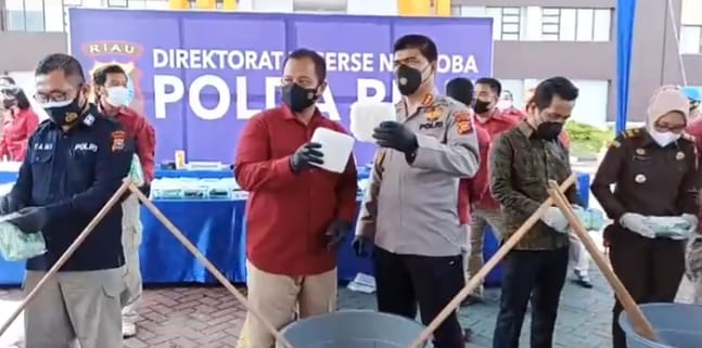 Jual Sabu di Pinggir Jalan, Lima Pelaku Berhasil Diringkus Polresta Pekanbaru