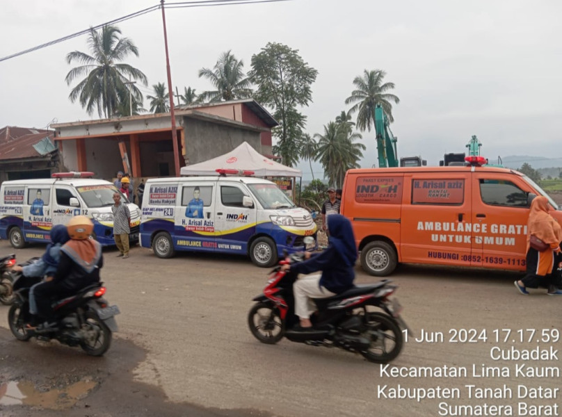 Sediakan 24 Unit Ambulan Gratis, Sembako dan Air Minum, Tim Arisal Aziz Turun Tiap Hari Bantu Warga Bencana di Sumbar