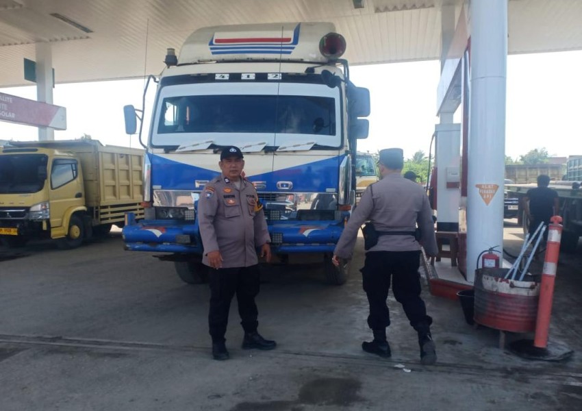 Polsek Bandar Sei Kijang Gelar Kegiatan Rutin Yang Ditingkatkan (KRYD) Di SPBU untuk Harkamtibmas di Kec. Bandar Sei Kijang