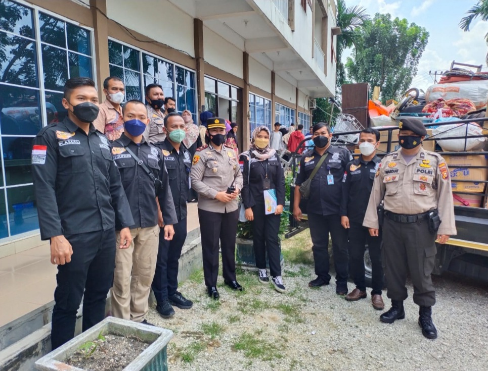 Polsek Pekanbaru Kota Berikan Pengamanan Pemindahan Imigran