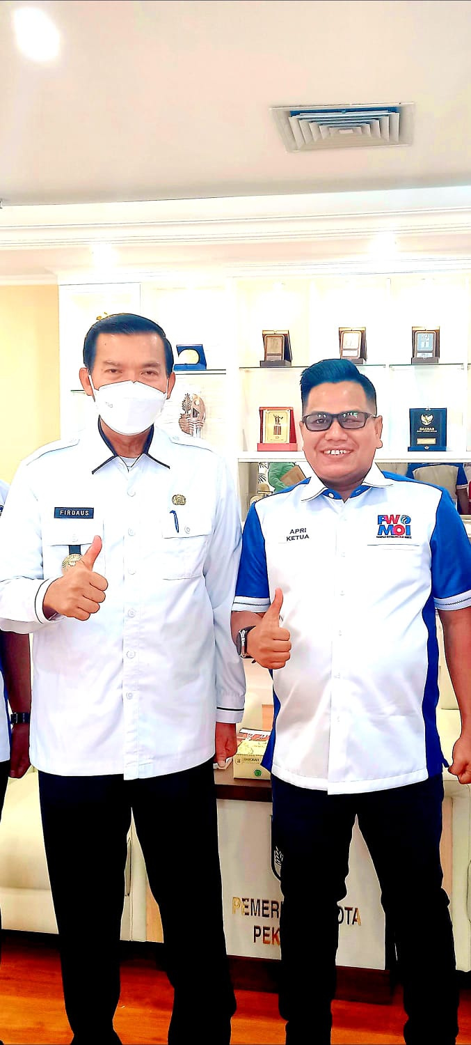 Aprianto Ketua PW MOI Kota Pekanbaru Didampingi Sekretaris PW MOI Pekanbaru Hendra Hadiri Satu Dekade Firdaus - Ayat , Aprianto : Firdaus Ayat Pemimpin Pemberani