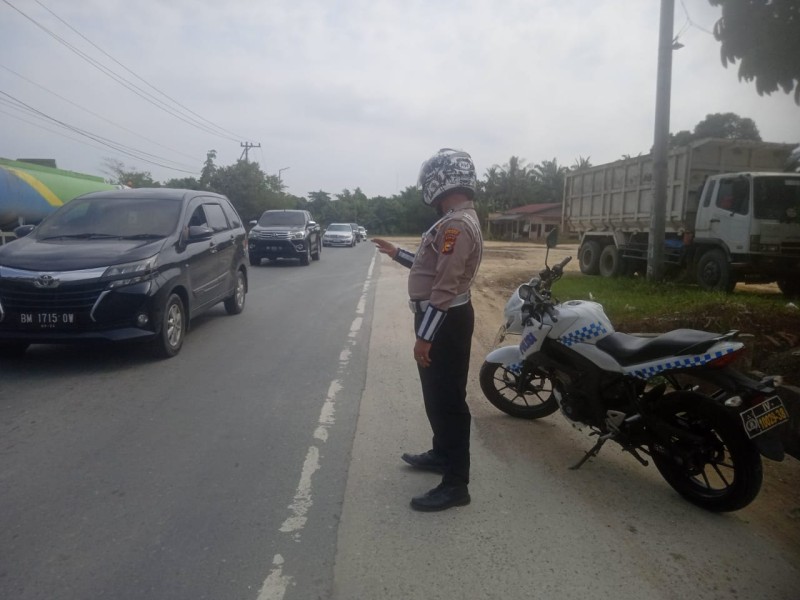 *Kapolsek Bandar Sei Kijang Kembali Pimpin Patroli dan Pengaturan Arus Lalu Lintas*