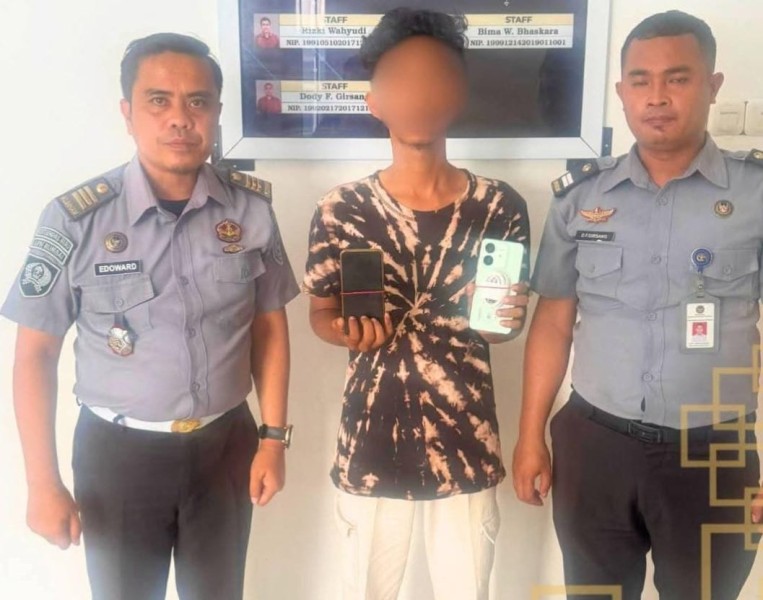 Petugas Lapas Narkotika Kelas IIB Rumbai Pekanbaru Berhasil Gagalkan Upaya Penyelundupan HP ke Dalam Lapas