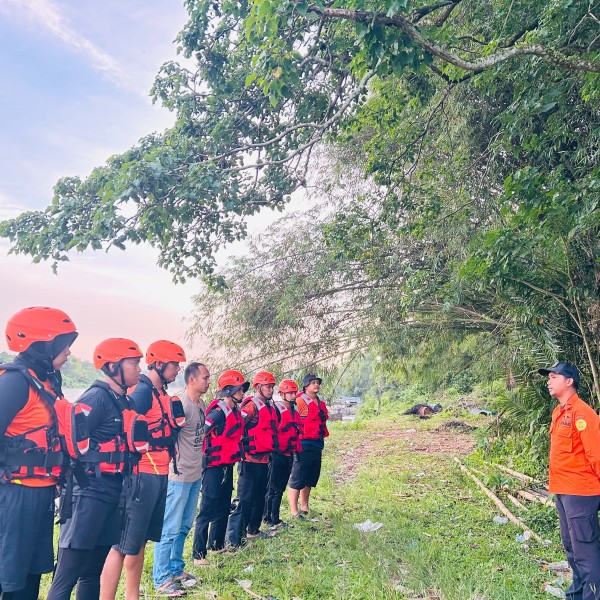 Tim SAR Gabungan Lanjutkan Pencarian Hari Kedua Korban Diduga Melompat di Jembatan Merangin Kampar
