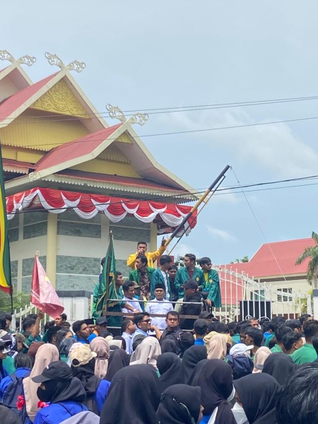 Ribuan Mahasiswa dan Elemen Masyarakat Gelar Aksi: Desak Keadilan, Tolak Penindasan