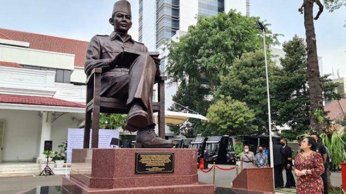 Megawati Resmikan dan Ucapkan Terima Kasih Atas Patung Bung Karno di Lemhanas