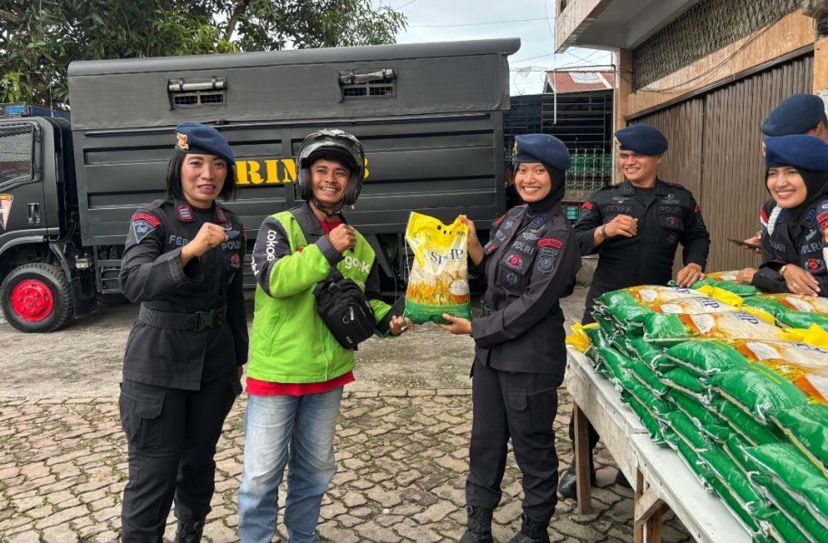 Brimob Polda Riau Wujudkan Kepedulian Stabilitas Pangan Murah