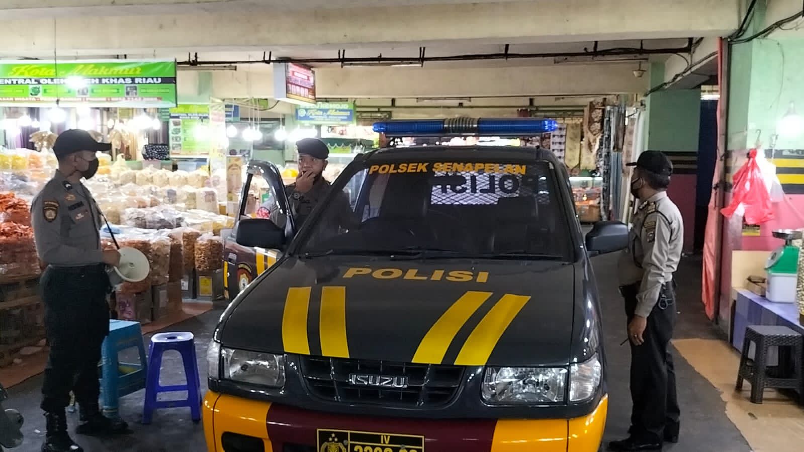 Polsek Senapelan dan Tim Yustisi Himbau Masyarakat dan Pedagang Jaga Prokes