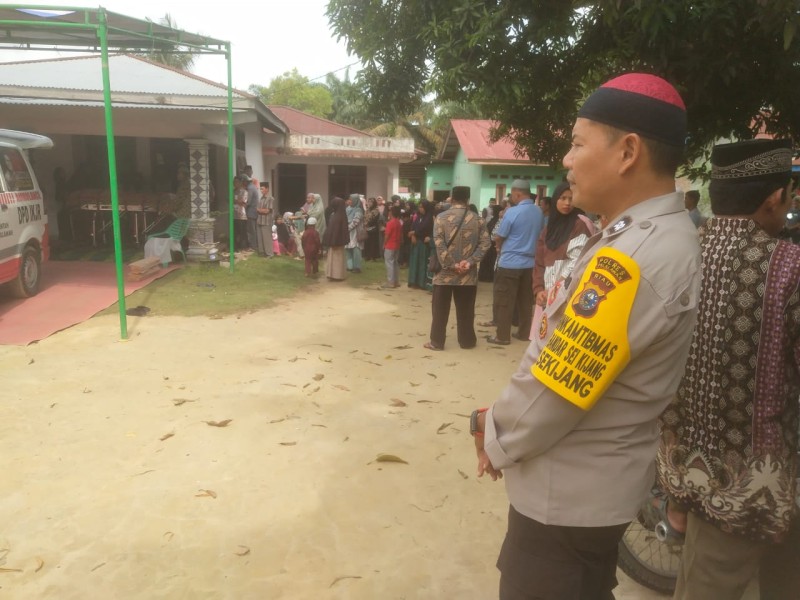 Bhabinkamtibmas Polsek Bandar Sei Kijang Laksanakan Kegiatan Melayat, Tingkatkan Kepercayaan Masyarakat