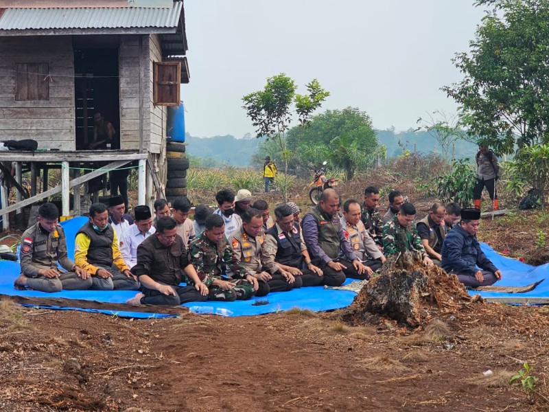 Ikhtiar di Tengah Karhutla, Pangdam XIX/TT Bersama Tim Gabungan Salat Istisqa