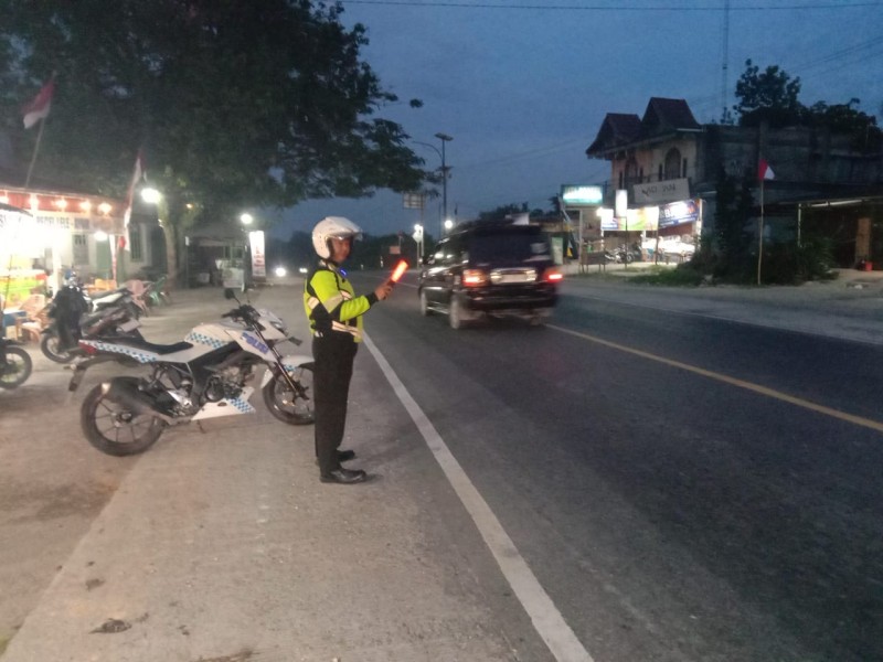 *Polsek Bandar Seikijang Laksanakan Patroli dan Pengaturan Arus Lalu Lintas untuk Meningkatkan Keselamatan dan Kenyamanan Masyarakat*