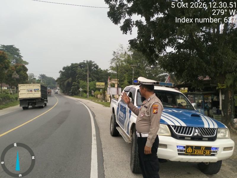 Cegah Laka Lantas, Unit Lantas Polsek Bandar Sei Kijang Rutin Gelar Patroli Siang di Jalintim Km 25 - Km 38