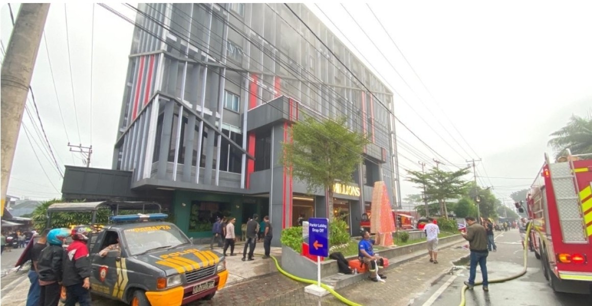 Hotel New Hollywood di Lalap Sijago Merah,Satu Orang Tewas dan Belasan Korban dirawat