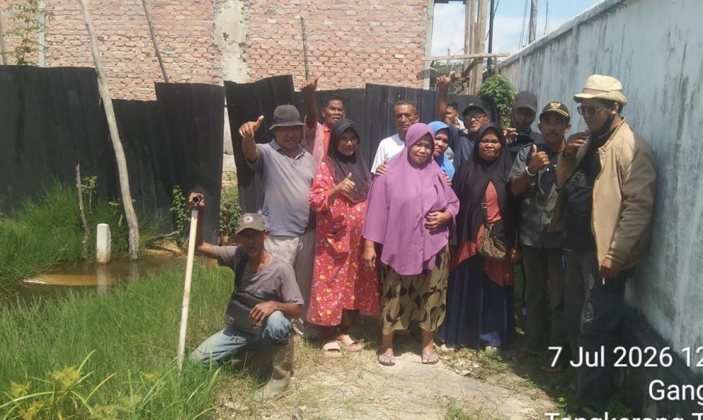 Akses Jalan Ditutup, Warga Lakukan Demo, Berharap Satpol PP Kota Pekanbaru Turun Tangan dan Membongkar Tembok Pembatas Jalan