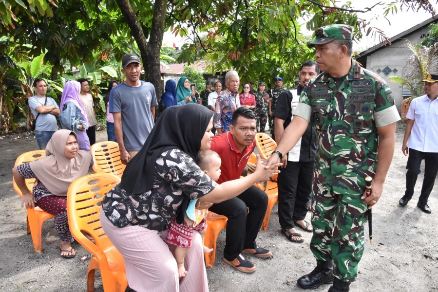 Momentum HUT ke-67, Korem 031/WB Hadir untuk Korban Kebakaran, Danrem 031/WB Brigjen TNI Dr Agustatius Sitepu,S.Sos.,M.Si., M.Han Salurkan Bantuan