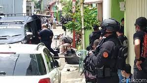 Polisi Gerebek Rumah Pelaku Bom Bunuh Diri di Katedral Makassar