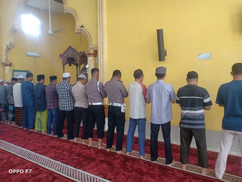 *Polsek Bandar Seikijang Laksanakan Cooling System dengan Sholat Fardhu Zhuhur dan Do'a Bersama*