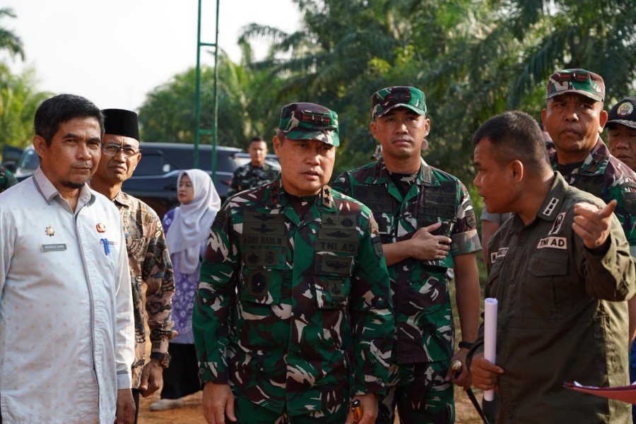 Pangdam XIX Tuanku Tambusai Tinjau Jembatan Perintis Garuda, Perkuat Akses Warga Rohil