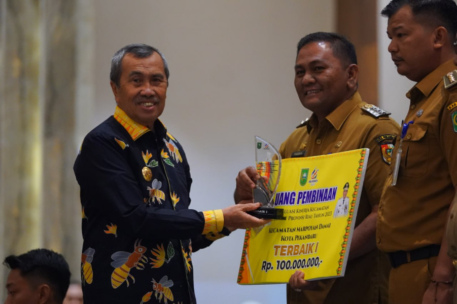 Kecamatan Marpoyan Damai Raih Terbaik I Evaluasi Kinerja Kecamatan (EKK) 2023 Tingkat Provinsi Riau