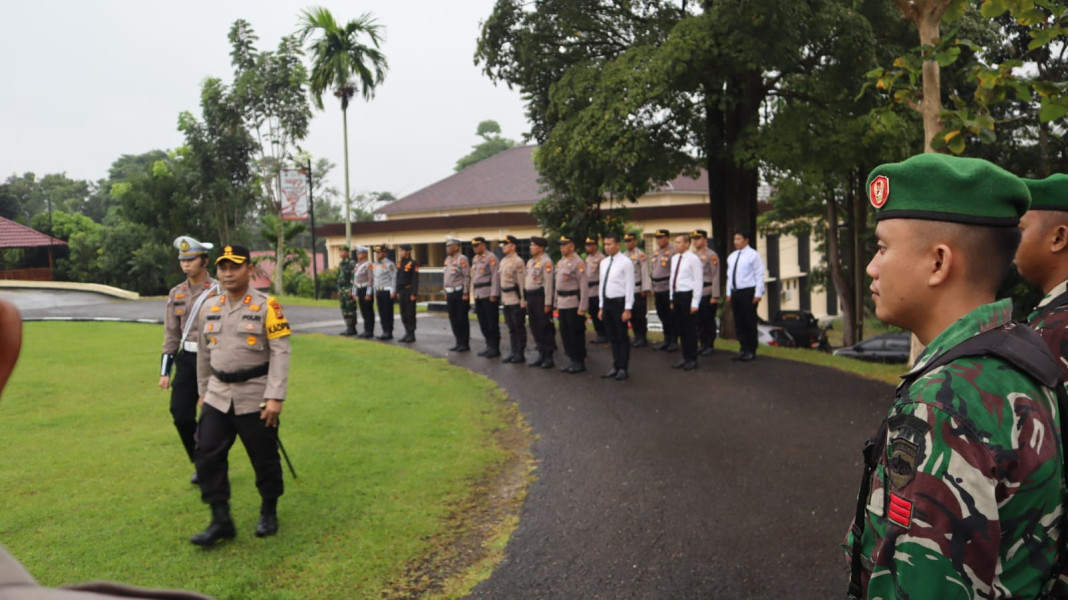Kapolres Kuansing Pimpin Apel Gelar Pasukan Dalam Rangka Operasi Ketupat Lancang Kuning 2024