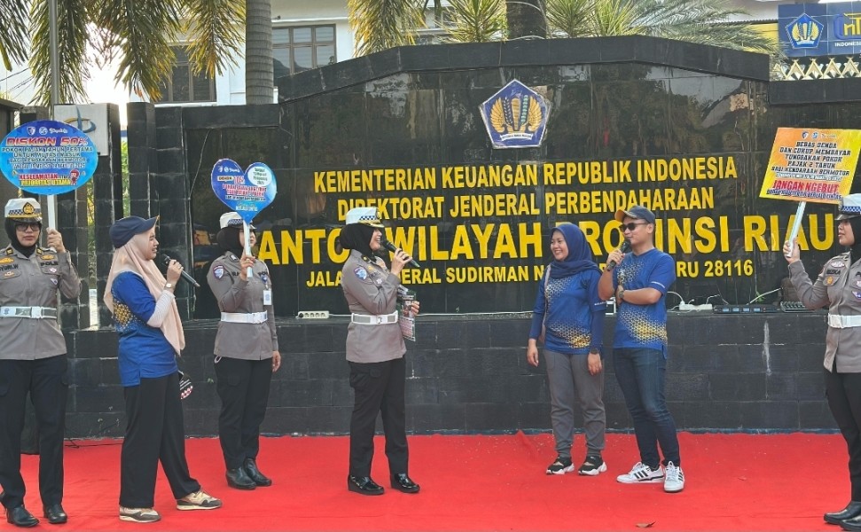 Masyarakat Apresiasi Polisi Lalu Lintas Hadirkan Edukasi Humanis di CFD Pekanbaru