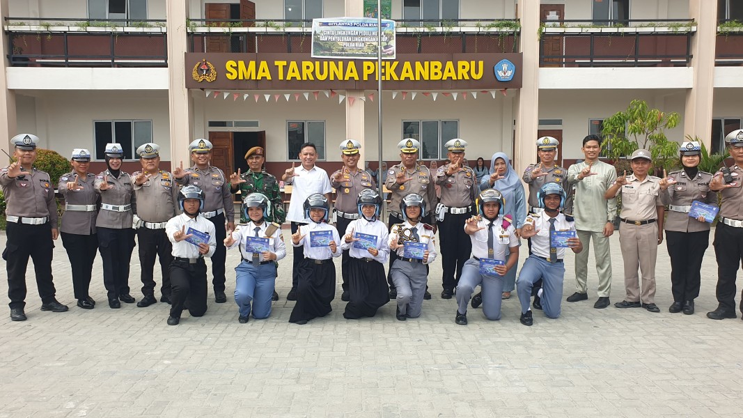 Ditlantas Polda Riau Tanamkan Budaya Tertib Lewat Police Goes To School