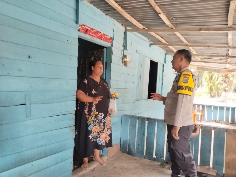 Bhabinkamtibmas Desa Muda Setia Laksanakan Sambang Warga untuk Meningkatkan Keamanan dan Ketertiban
