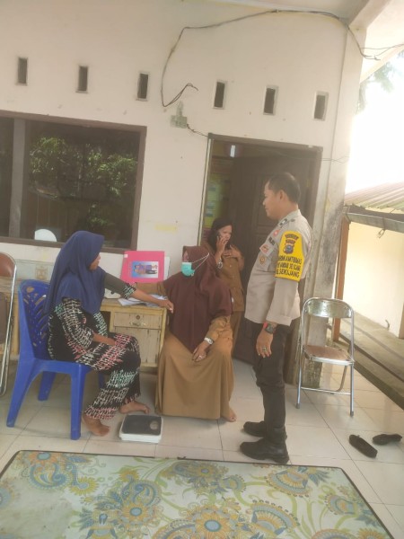 Bhabinkamtibmas Kelurahan Sekijang Aiptu Zul Fadli Koto, SH Laksanakan Sambang Posyandu Ibu Hamil dan Sampaikan Pesan Kamtibmas