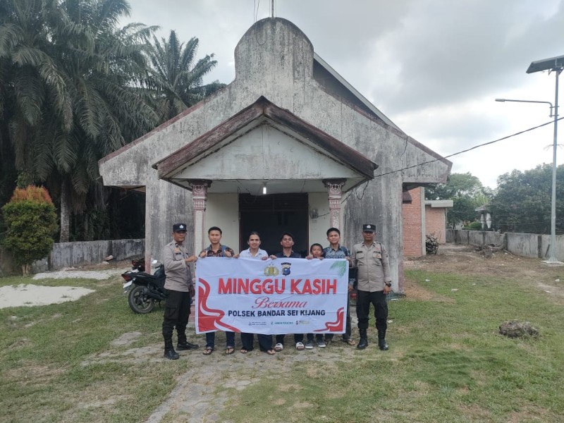 Polsek Bandar Sei Kijang Laksanakan Ibadah Minggu Kasih di Gereja Katolik Stasi Hati Kudus,Perkuat Sinergi dengan Masyarakat