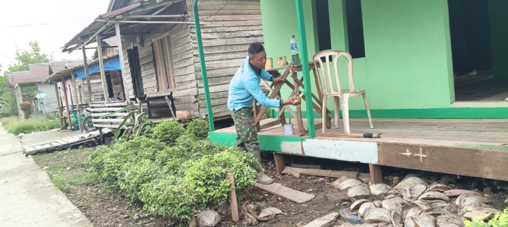 Gotong Royong Satgas dan Warga Mengubah Wajah Rumah Arfan