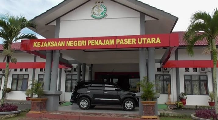 Kejari Penajam Paser Utara Menerima Piagam Penghargaan Dari PT. Pertamina