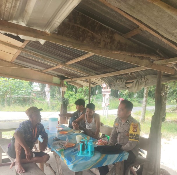 Bhabinkamtibmas Lubuk Ogung Laksanakan Giat Silaturahmi DDS/Sambang dalam Rangka Cooling System