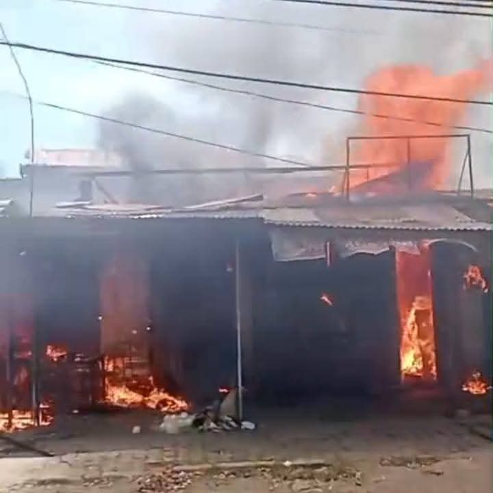 Empat Bangunan Dijilat Api, Damkar Padang Gerak Cepat