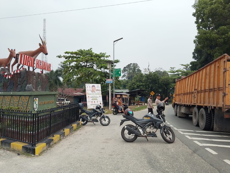 Cegah Kemacetan Sore, Polsek Bandar Sei Kijang Gelar Strong Point di Dua Titik Rawan