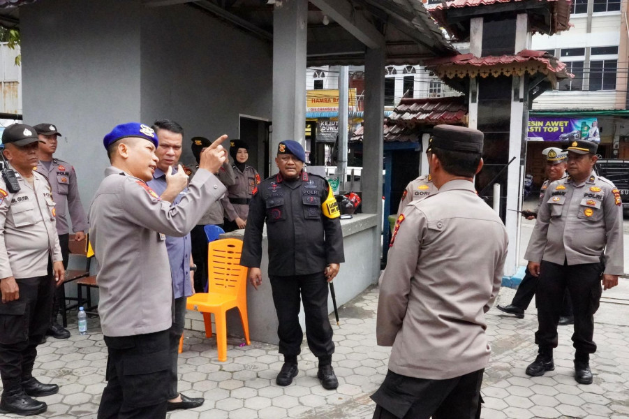 Pastikan keamanan Natal, Dansat Brimob Riau Tinjau di Gereja HKBP Sukajadi