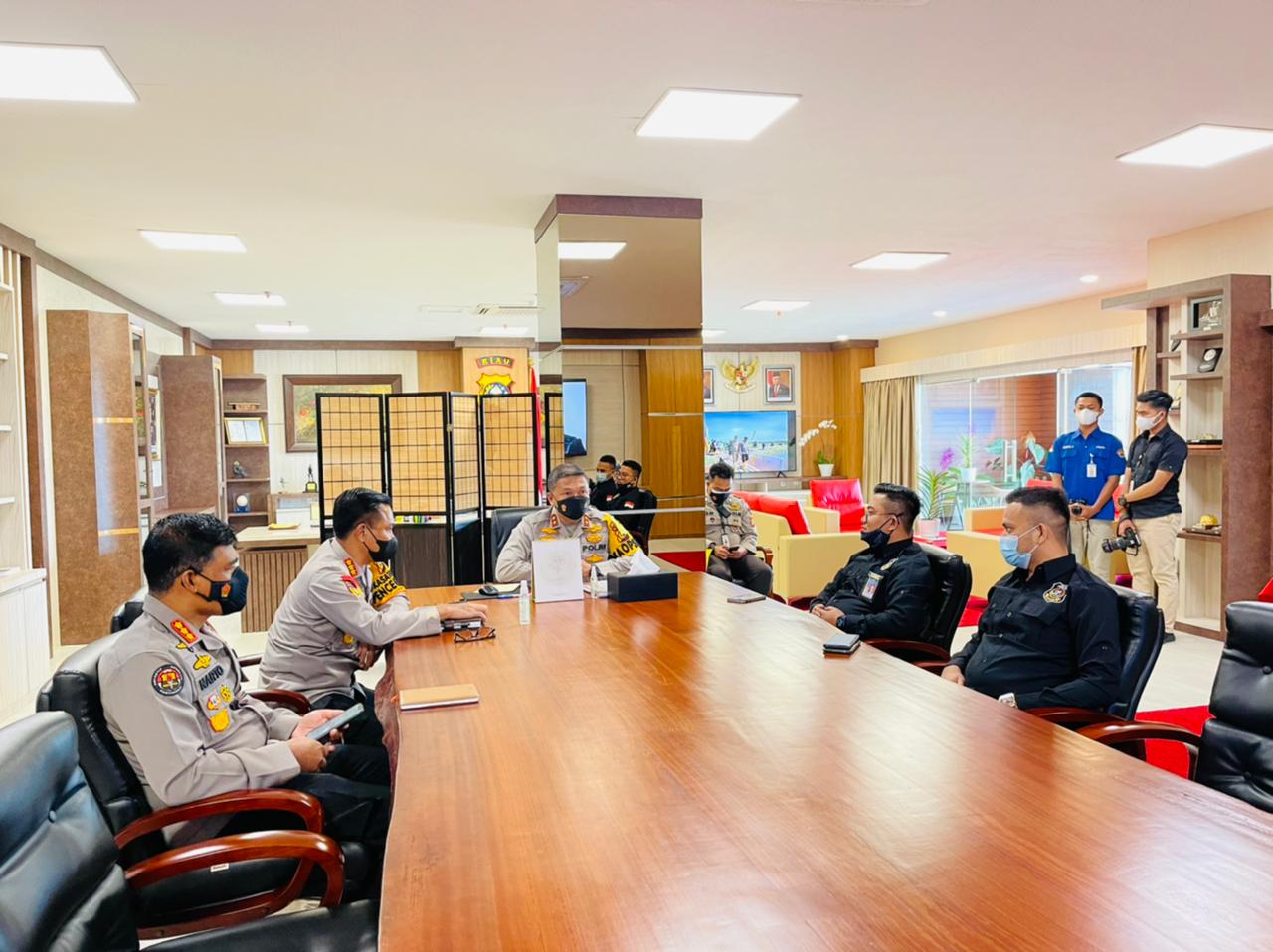 Kapolda Riau Sambut Kunjungan Dari Sahabat Polisi Indonesia (SPI)
