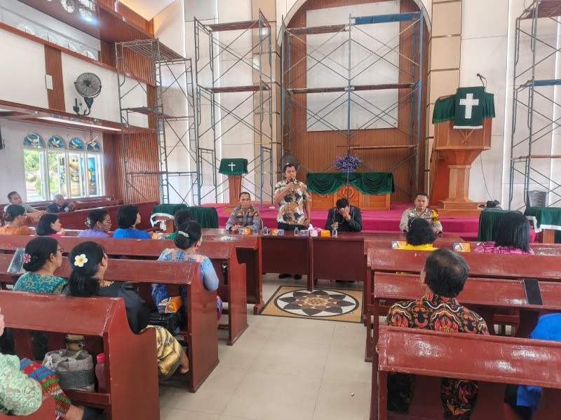 Polda Riau Gelar Minggu Kasih di Gereja HKBP Sumber Sari