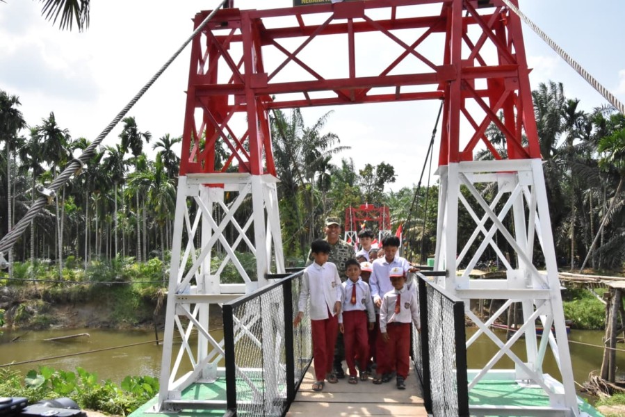 Launching 200 Titik Jembatan Garuda, Danrem 031/WB Brigjen TNI Dr Agustatius Sitepu, S.Sos.,M.Si.,M.Han Tegaskan TNI AD Hadir untuk Rakyat dan Buka Isolasi Desa