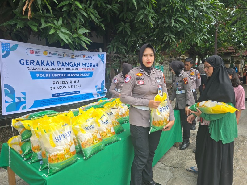 Ditlantas Polda Riau Gelar Gerakan Pangan Murah, 2 Ton Beras Disalurkan untuk Warga Pekanbaru