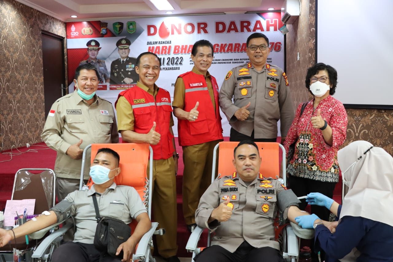 Jelang Hari Bhayangkara, Polresta Pekanbaru Gelar Bhakti Kesehatan Donor Darah Bersama PMI