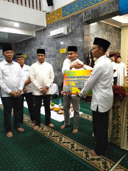 Safari Ramadhan Di Masjid Baitul Hikmah Kelurahan Tanah Datar, Pj Walikota Sampaikan Program Prioritas Pemko Pekanbaru