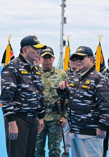 Panglima TNI Dampingi Presiden RI pada Presidential Inspection HUT ke-80 TNI di Teluk Jakarta