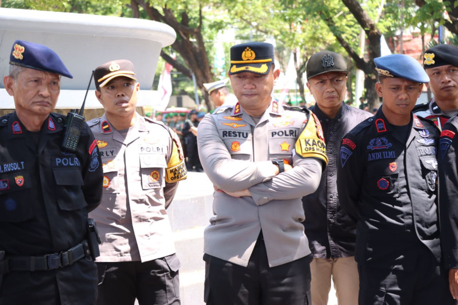 Kapolres Pelabuhan Makassar  Pimpin Langsung Personilnya Pengamanan Kampanye Akbar di Tugu MNEK