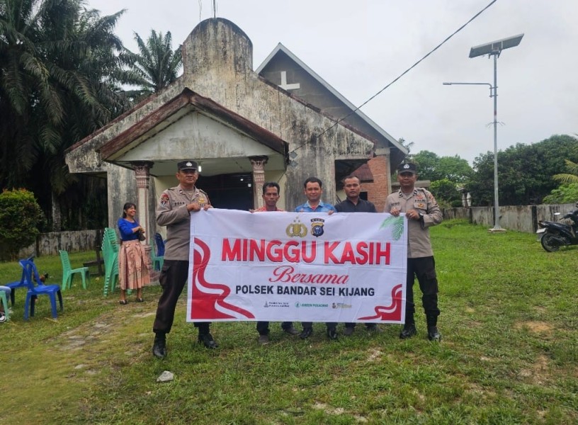 Polsek Bandar Sei Kijang Mengikuti Ibadah Minggu Kasih di Gereja Katolik Stasi Hati Kudus