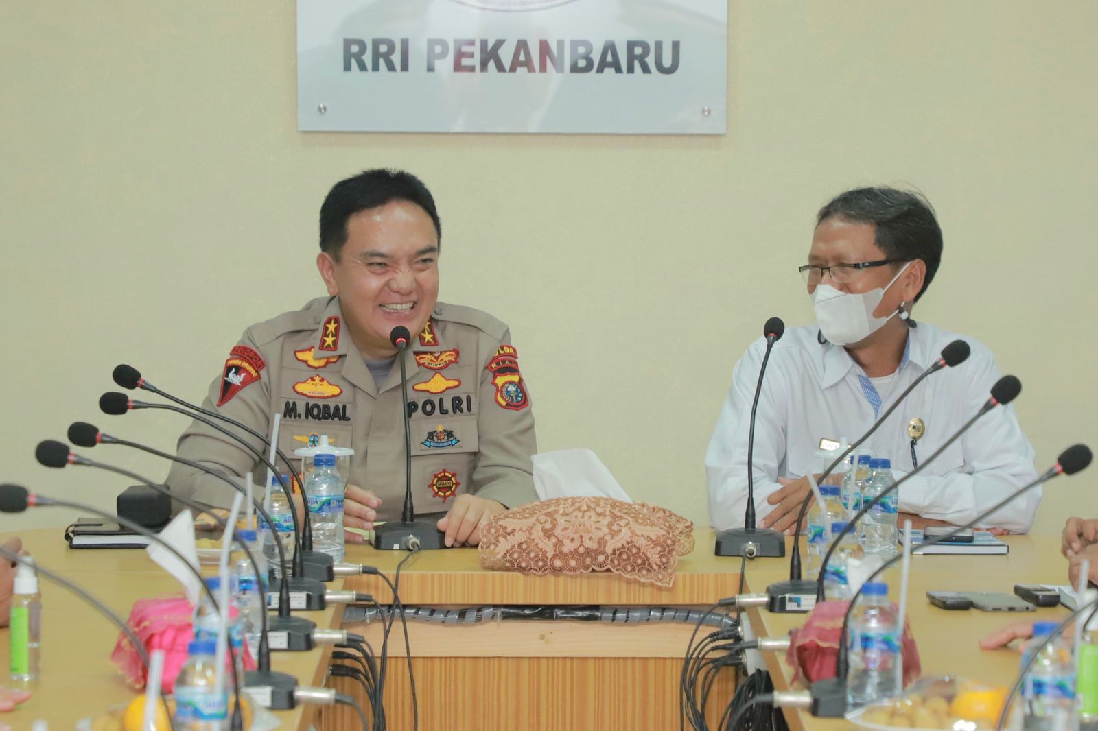 Berkunjung ke RRI Pekanbaru, Kapolda Riau Irjen Iqbal Bernostalgia