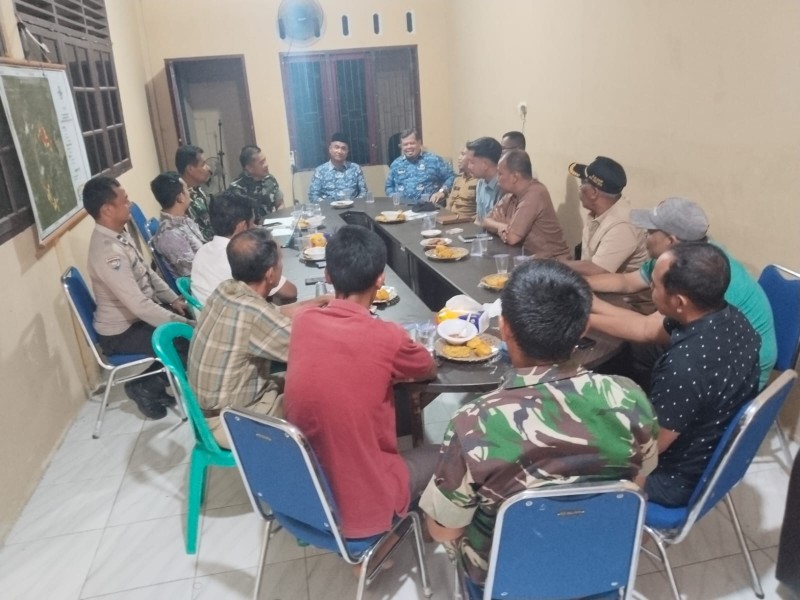 Bhabinkamtibmas Polsek Bandar Sei Kijang Hadiri  Musyawarah Tindak Lanjut Inpres Nomor 9 Tahun 2025 tentang Pembentukan Koperasi Desa Merah Putih Desa Muda Setia