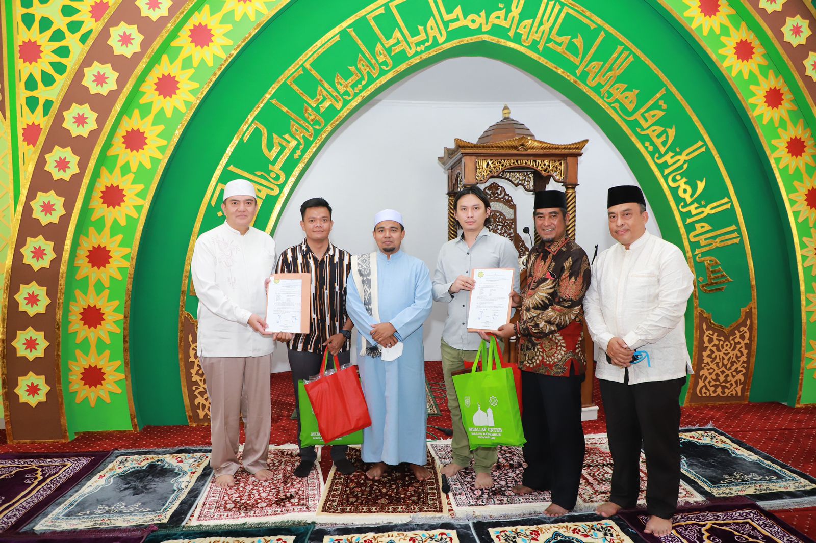 2 Pemuda Mengidolakan Ketua PW NU Riau H.T.Rusli Ahmad Jadi Mualaf, Kapolda Riau Jadi Saksi