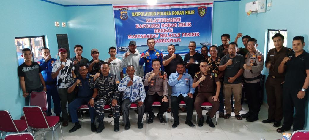 Kapolres Rohil Jalin Silahturahmi Dengan Masyarakat Nelayan Pesisir