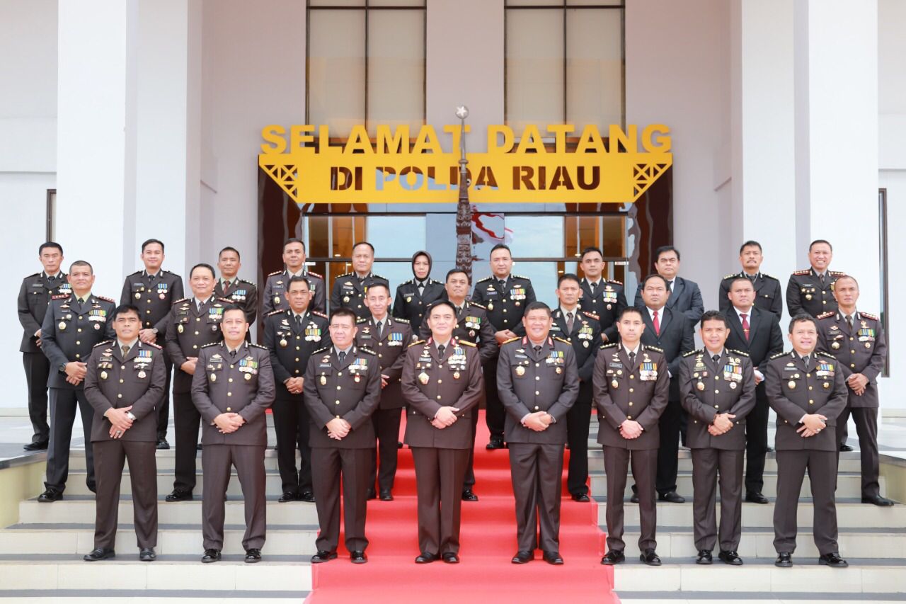 Kapolda Riau Pada Puncak Hari Bhayangkara : Polisi Harus Bisa Menjadi Sahabat Masyarakat