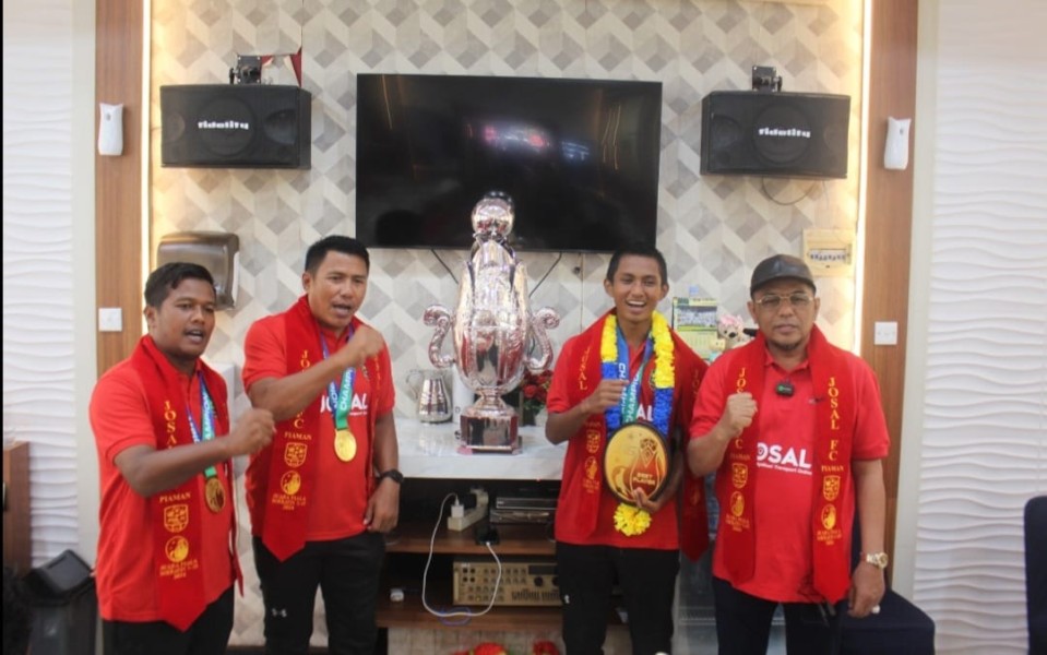 Ikhlas Bantu Biaya Pendaftaran Serta Jersey Home Away dan Bola Latihan Bagi Club Yang Berlaga Liga 4 Asprov PSSI Sumbar , Arisal Aziz Buktikan Kecintaannya Dalam Dunia Olahraga Sepakbola